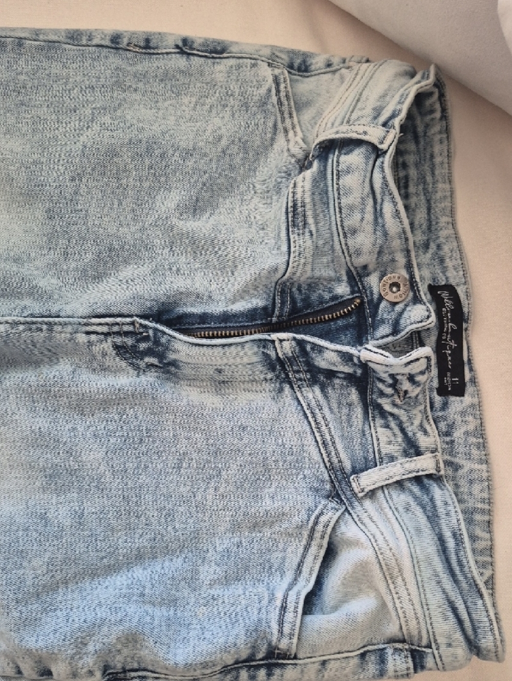 Light Wash Flared Women’s Stretch Jeans - Willow Boutique - Picture 3 of 7